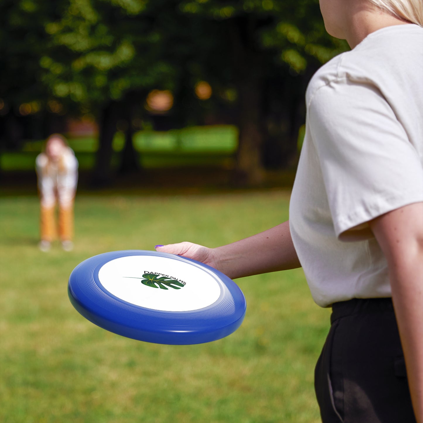 Dapper Palms Frisbee – Fun Outdoor Game for Friends and Family