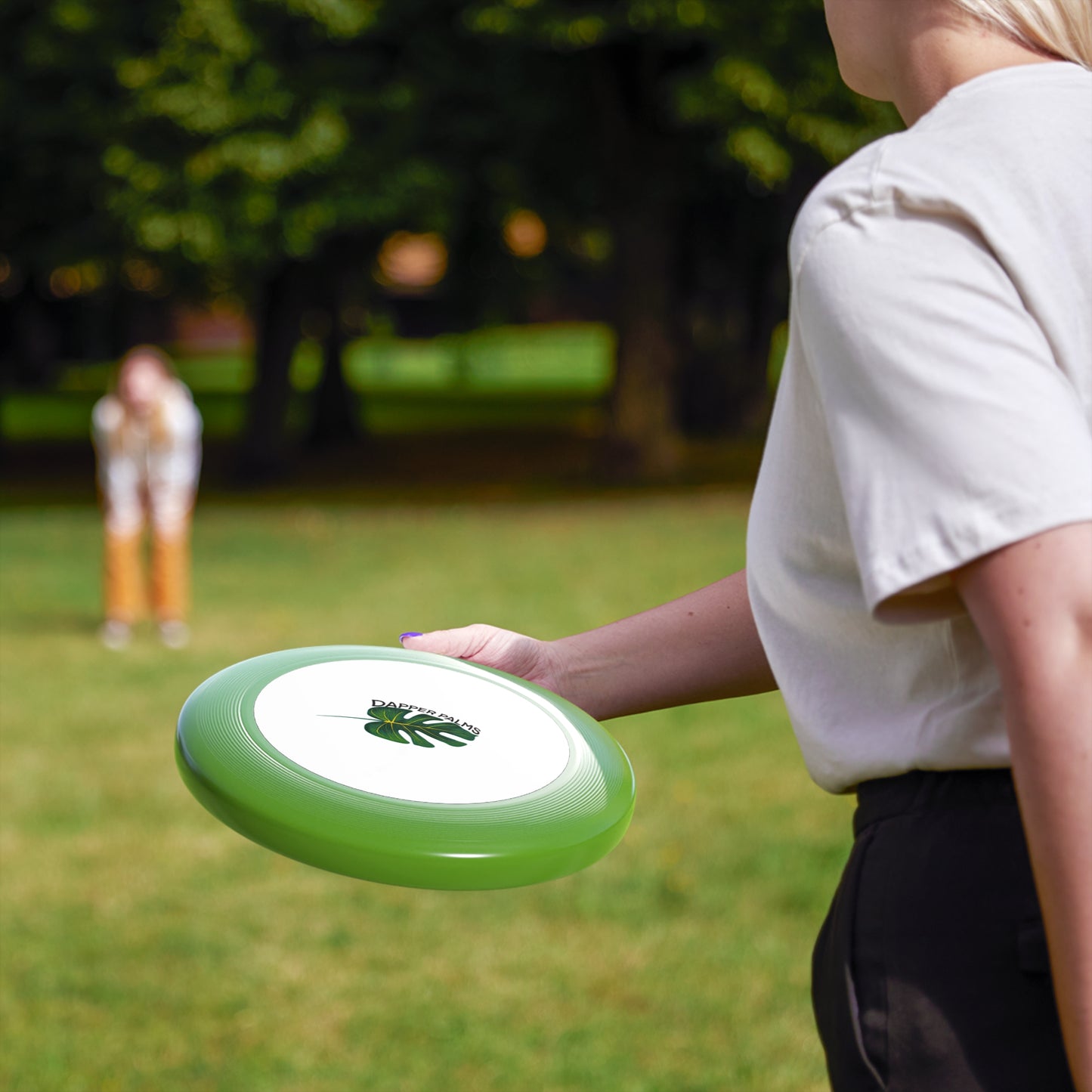 Dapper Palms Frisbee – Fun Outdoor Game for Friends and Family