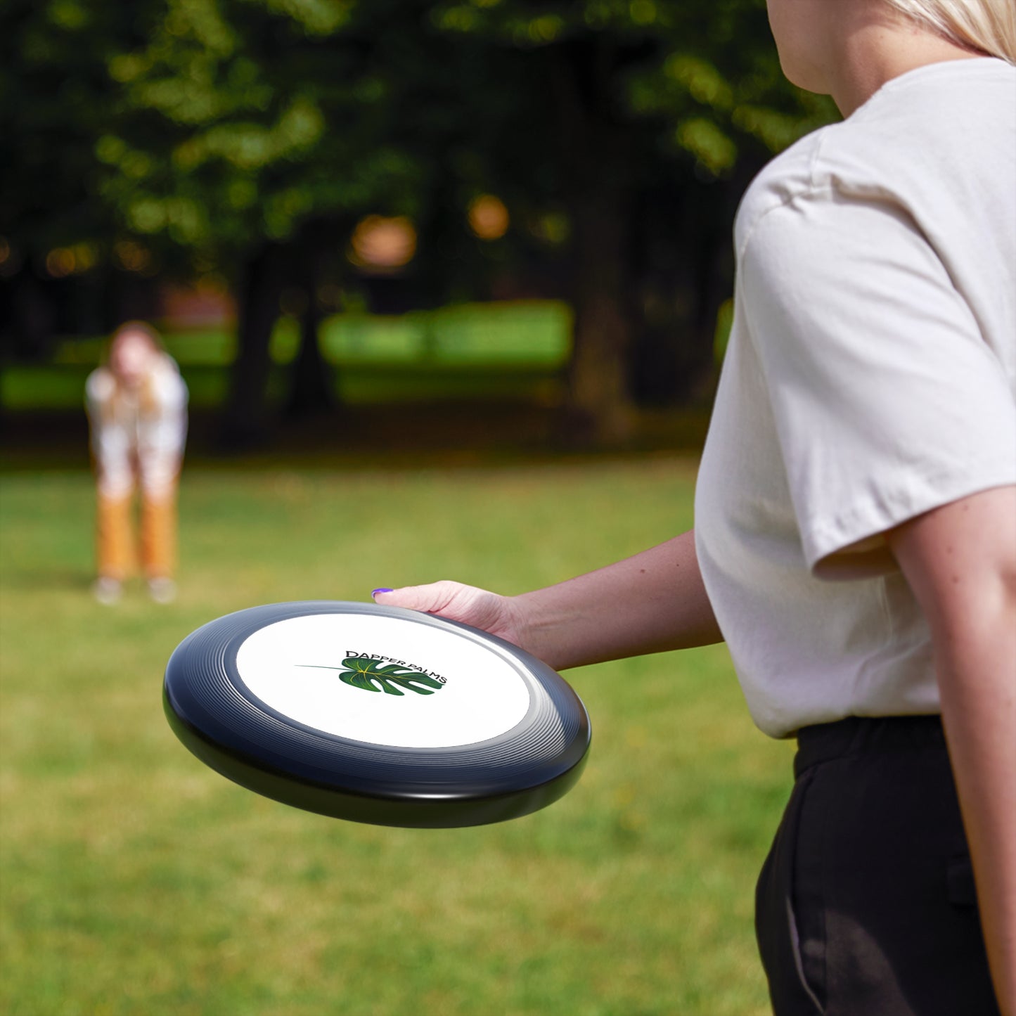 Dapper Palms Frisbee – Fun Outdoor Game for Friends and Family